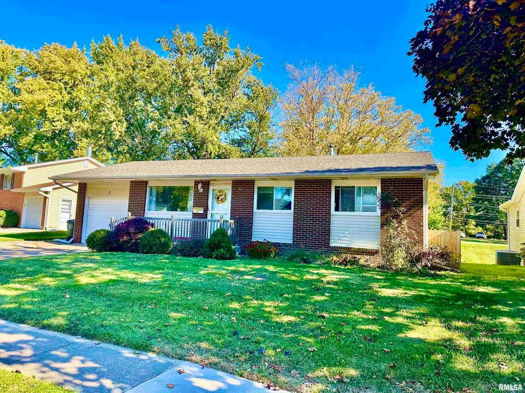 7 VISTA Court, Davenport, IA 52806