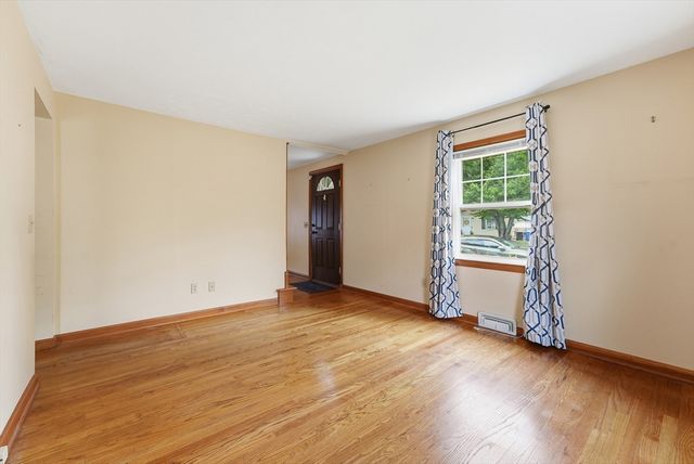 14 Duggan Circle, Springfield, MA 01119