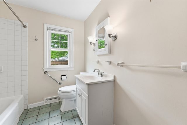 14 Duggan Circle, Springfield, MA 01119