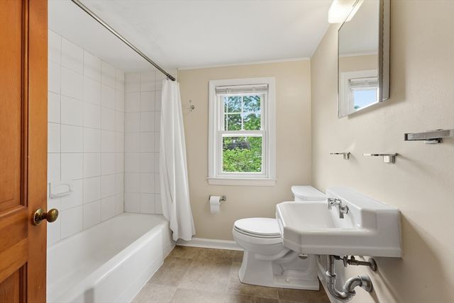 14 Duggan Circle, Springfield, MA 01119