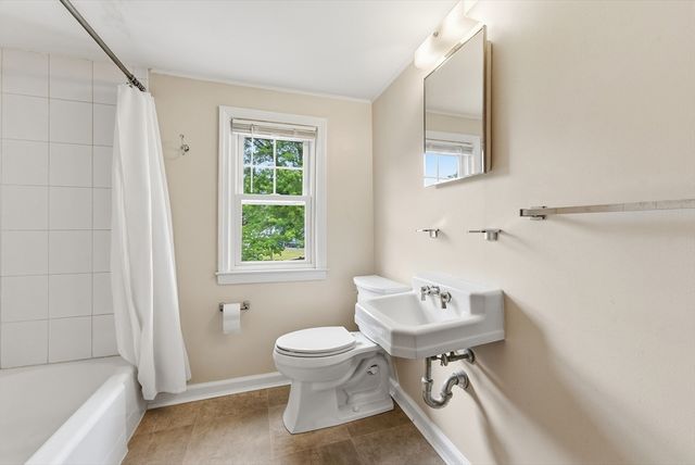 14 Duggan Circle, Springfield, MA 01119