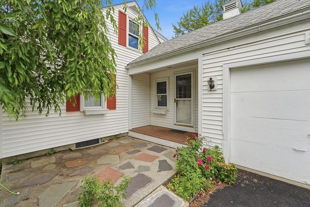 14 Duggan Circle, Springfield, MA 01119