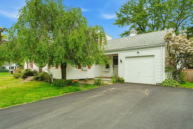 14 Duggan Circle, Springfield, MA 01119