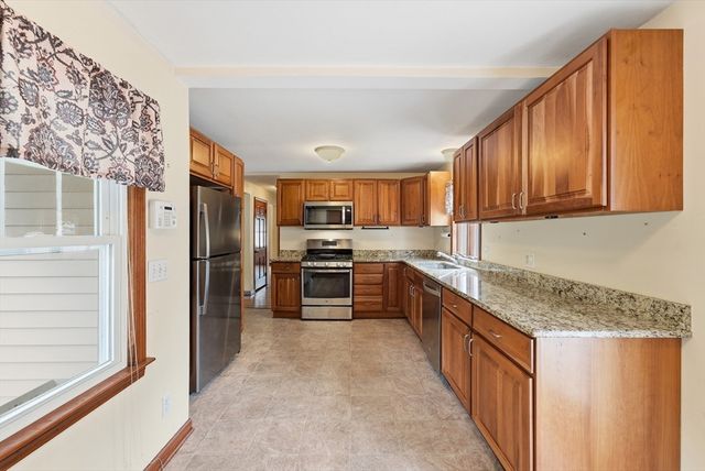 14 Duggan Circle, Springfield, MA 01119
