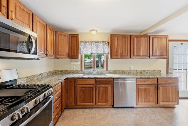 14 Duggan Circle, Springfield, MA 01119