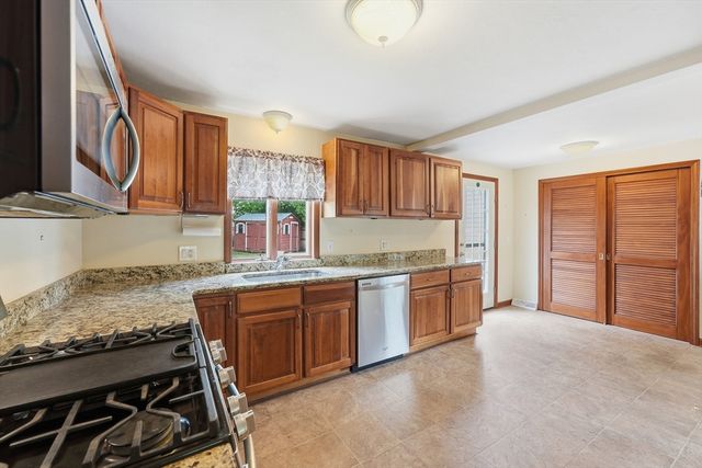 14 Duggan Circle, Springfield, MA 01119