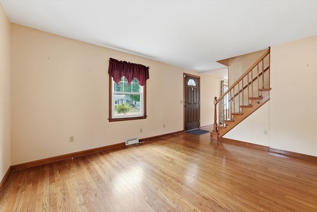 14 Duggan Circle, Springfield, MA 01119