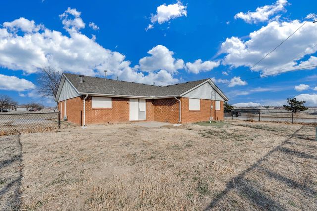 1621 E Berkeley St, Wichita, KS 67216