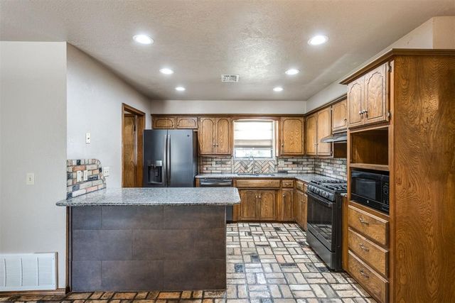 704 Vick Circle, Yukon, OK 73099