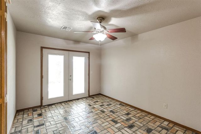 704 Vick Circle, Yukon, OK 73099