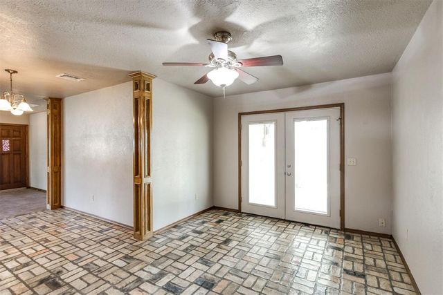 704 Vick Circle, Yukon, OK 73099