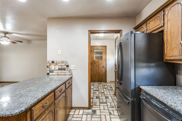 704 Vick Circle, Yukon, OK 73099