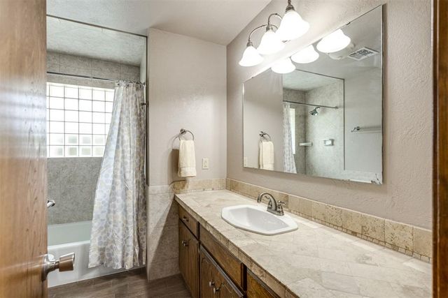 704 Vick Circle, Yukon, OK 73099