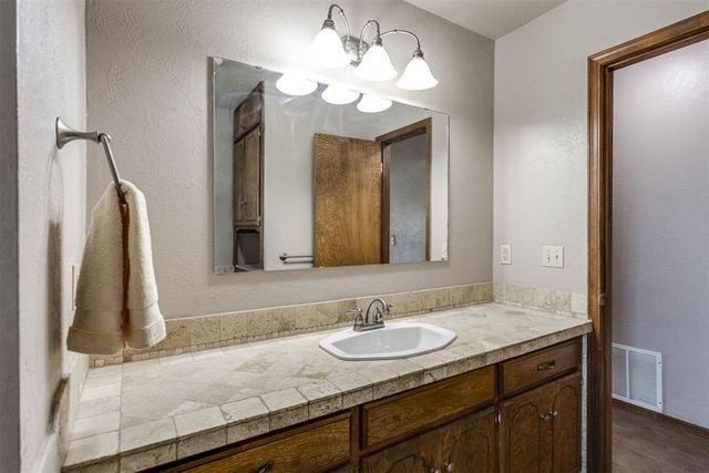 704 Vick Circle, Yukon, OK 73099