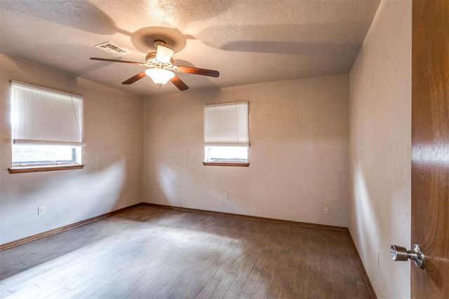 704 Vick Circle, Yukon, OK 73099