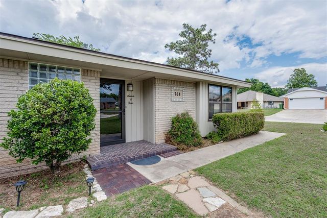 704 Vick Circle, Yukon, OK 73099