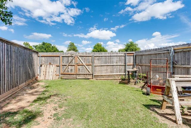 704 Vick Circle, Yukon, OK 73099