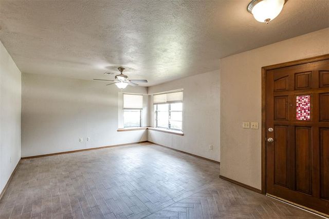 704 Vick Circle, Yukon, OK 73099