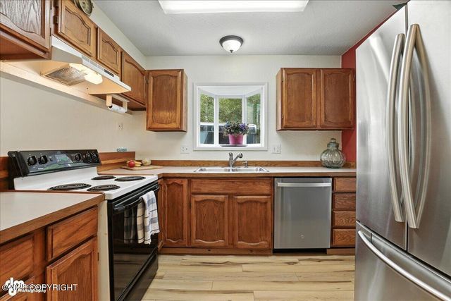 3413 Grissom Circle, Anchorage, AK 99517