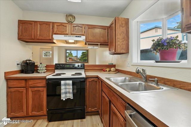 3413 Grissom Circle, Anchorage, AK 99517