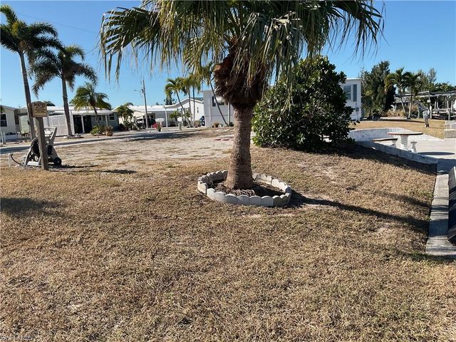 4932 Gulfgate LN, St. James City, FL 33956