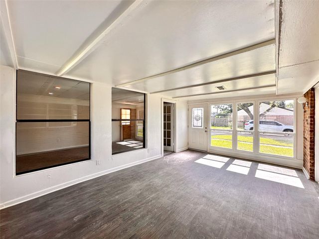 7002 Sandswept Lane, Houston, TX 77086