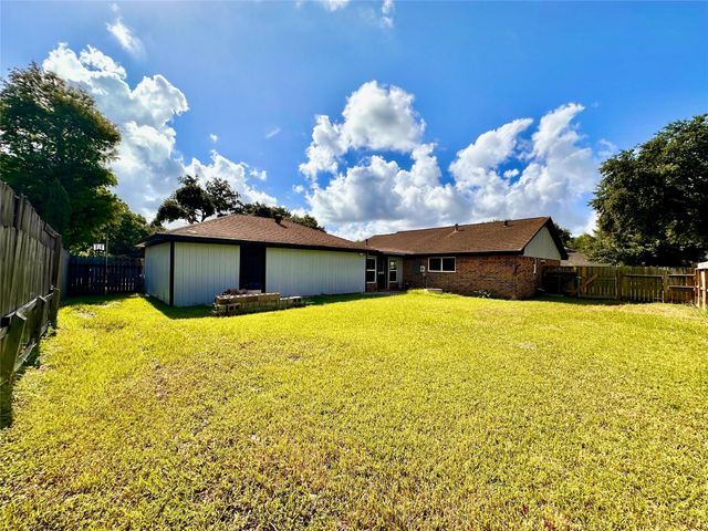7002 Sandswept Lane, Houston, TX 77086