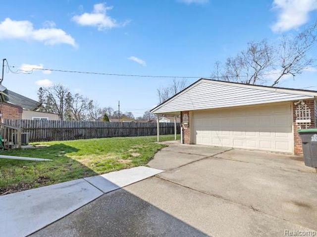 22260 Samuel Street, Taylor, MI 48180