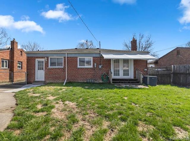 22260 Samuel Street, Taylor, MI 48180