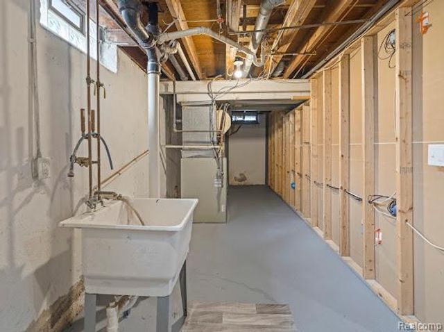 22260 Samuel Street, Taylor, MI 48180