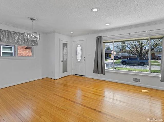 22260 Samuel Street, Taylor, MI 48180