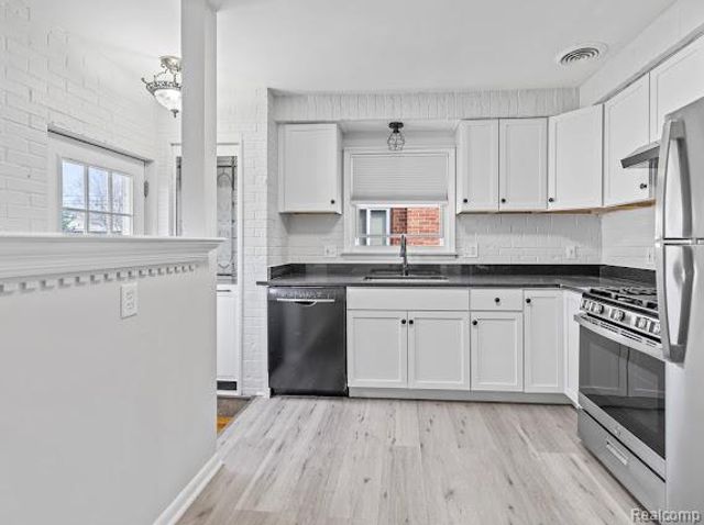 22260 Samuel Street, Taylor, MI 48180