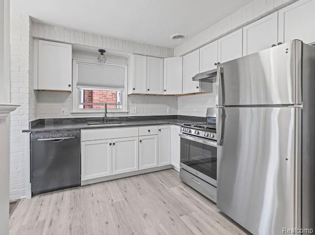 22260 Samuel Street, Taylor, MI 48180