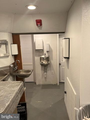 1500 E CAPITOL ST NE, Washington, DC 20003