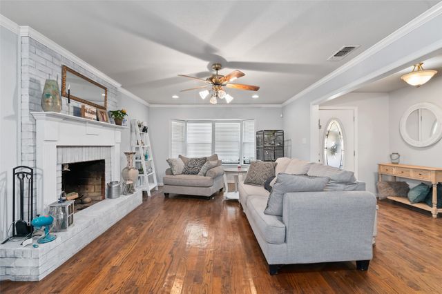 301 N Lyon Street, Tom Bean, TX 75491