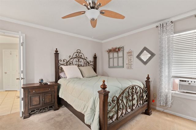 301 N Lyon Street, Tom Bean, TX 75491