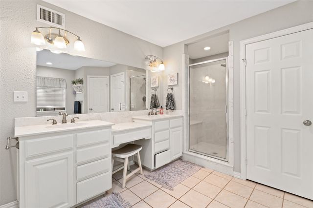 301 N Lyon Street, Tom Bean, TX 75491