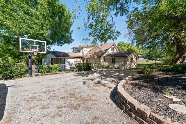 301 N Lyon Street, Tom Bean, TX 75491