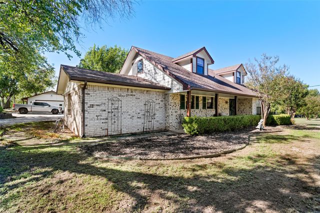 301 N Lyon Street, Tom Bean, TX 75491