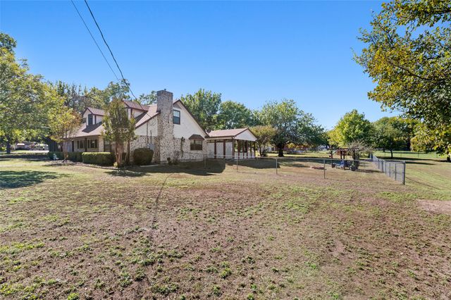 301 N Lyon Street, Tom Bean, TX 75491