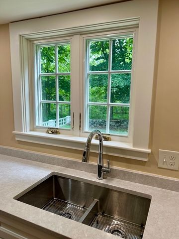 41 North Great Rd 41, Lincoln, MA 01773