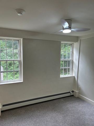 41 North Great Rd 41, Lincoln, MA 01773