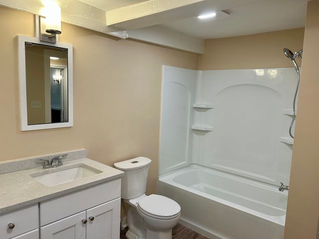41 North Great Rd 41, Lincoln, MA 01773