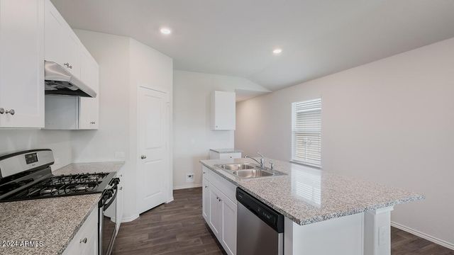 1996 W SONRISA Avenue, Apache Junction, AZ 85120