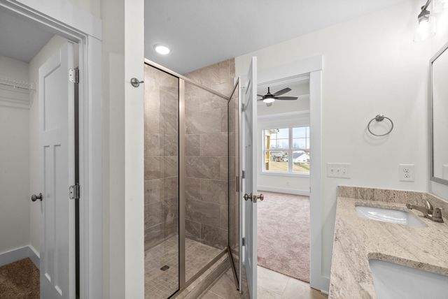 937 Bankside Dr, Clarksville, TN 37043