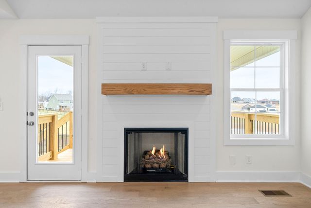 937 Bankside Dr, Clarksville, TN 37043