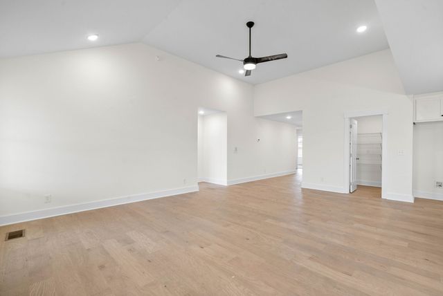 937 Bankside Dr, Clarksville, TN 37043