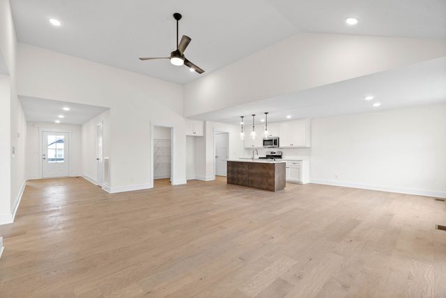 937 Bankside Dr, Clarksville, TN 37043