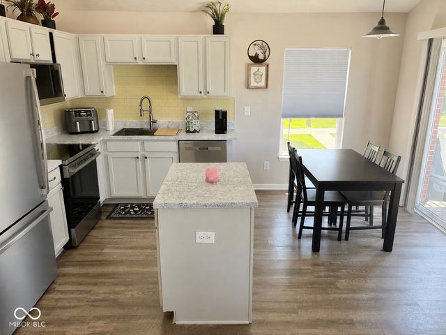 12245 Pebble Street UNIT 600, Fishers, IN 46038
