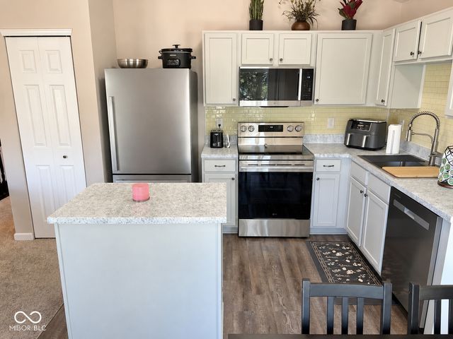12245 Pebble Street UNIT 600, Fishers, IN 46038